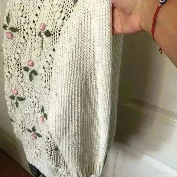 VTG Needles and Yarn White Chunky Knit Sweater with Flowers Women large - Picture 6 of 6